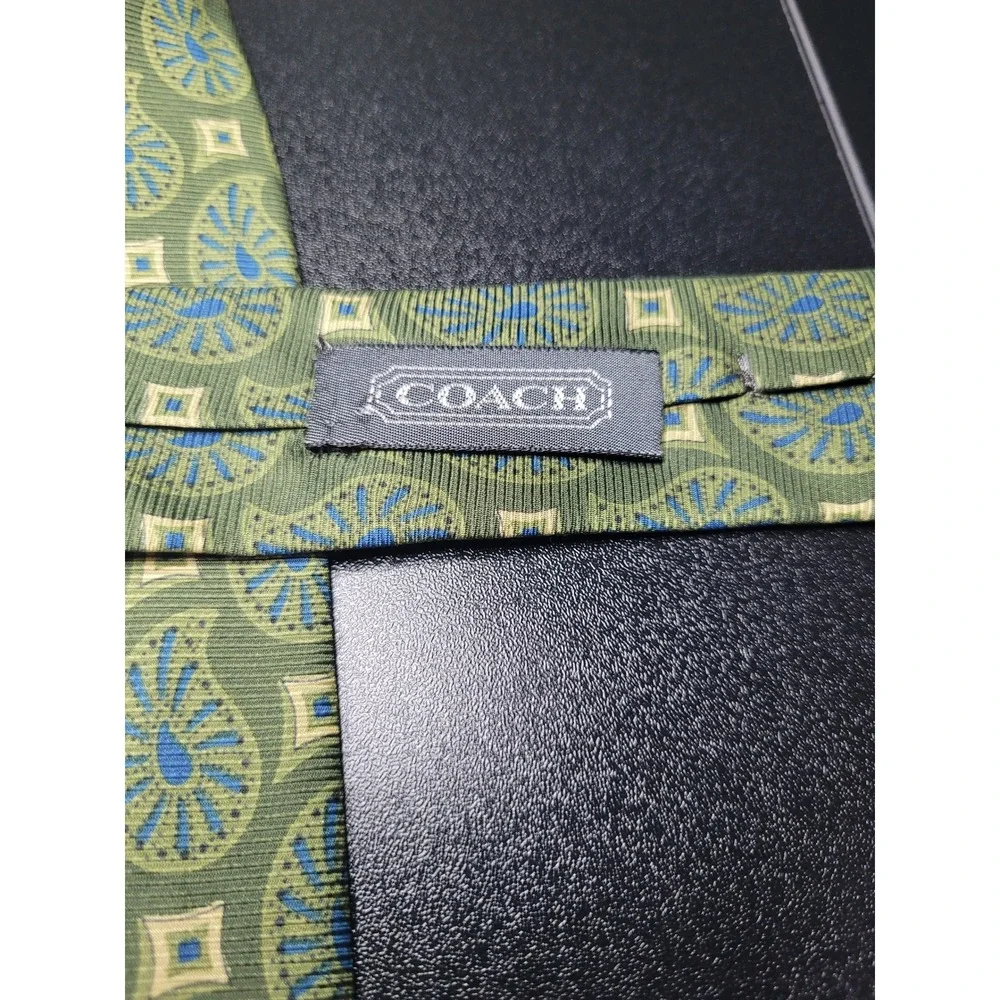 Coach Men's Necktie Green Paisley 100% Italian Silk 3.75